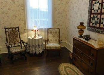 Corner George Inn Bed & Breakfast (Adults Only) Maeystown Buitenkant foto